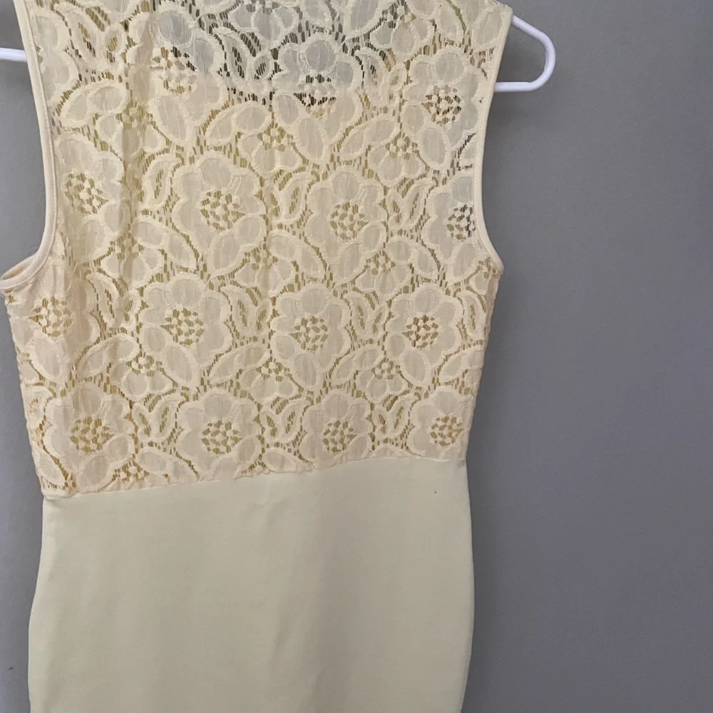 Worn one time beautiful summer dress with lace - Picture 2 of 4
